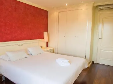 Splendid Gaudi Mercat Del Ninot Apartment